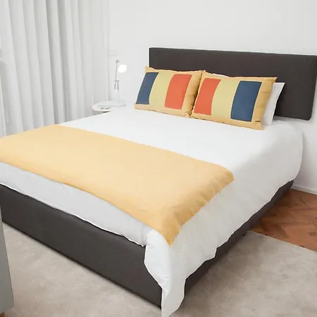 White Almada Apartamento